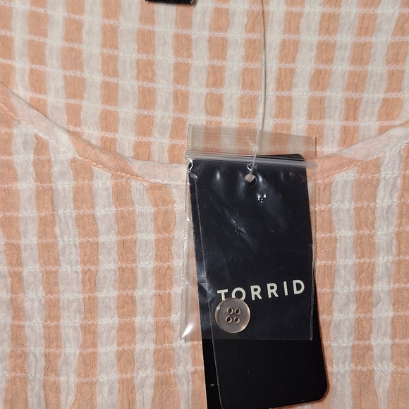TORRID SLEEVELESS TANK - Picture 3 of 3